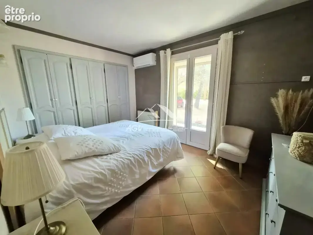 Maison trois chambres, avec piscine et 3884 m² de terrain - photo 8