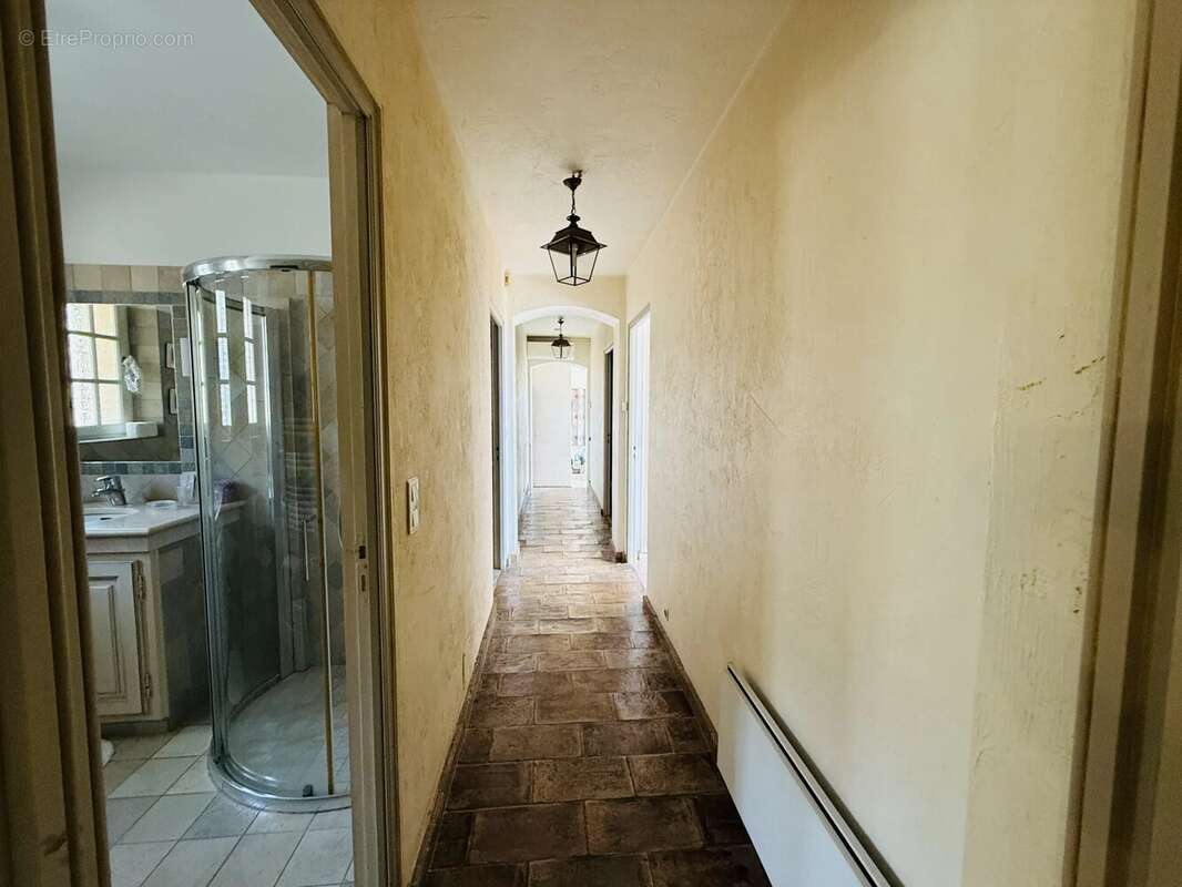 Maison à CHATEAUNEUF-GRASSE