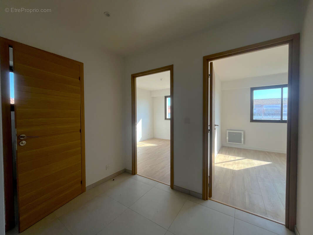 Appartement à SAINT-LAURENT-DU-VAR