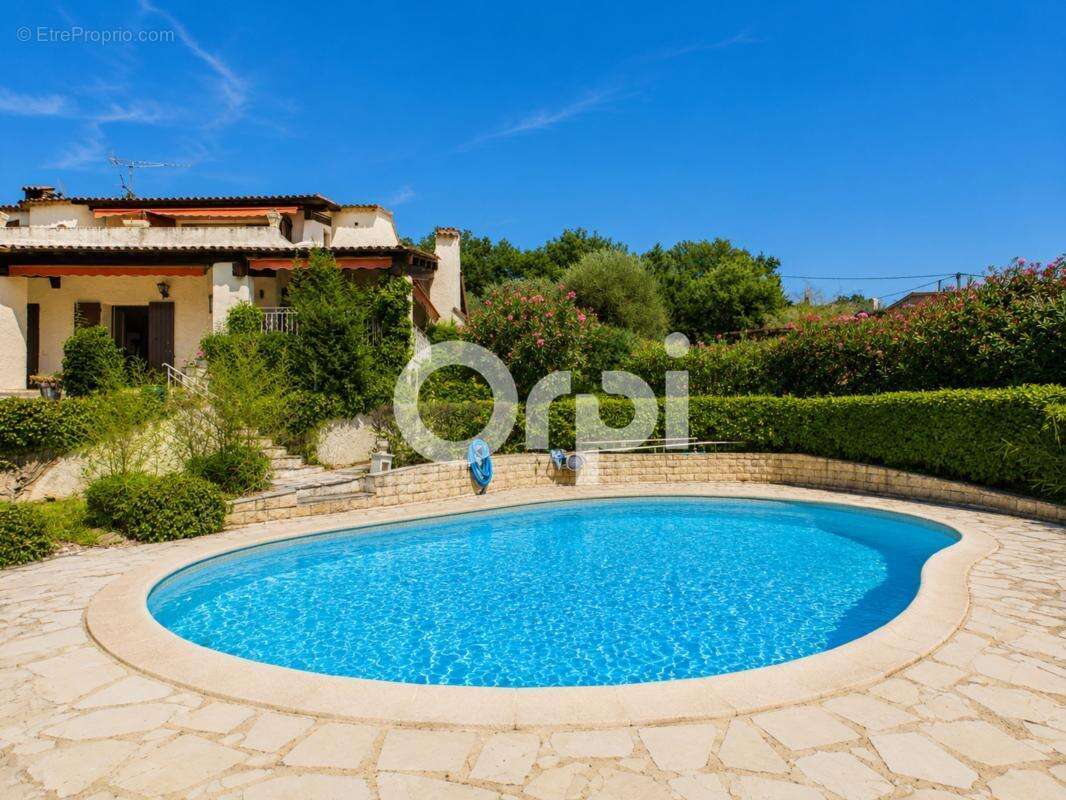 Calme- piscine- garages-grands volumes-localisation - photo 2