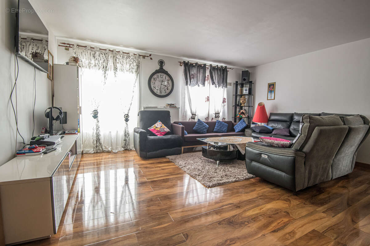 Maison à COURCOURONNES