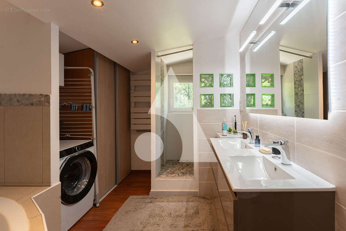 Maison à LE THOLONET