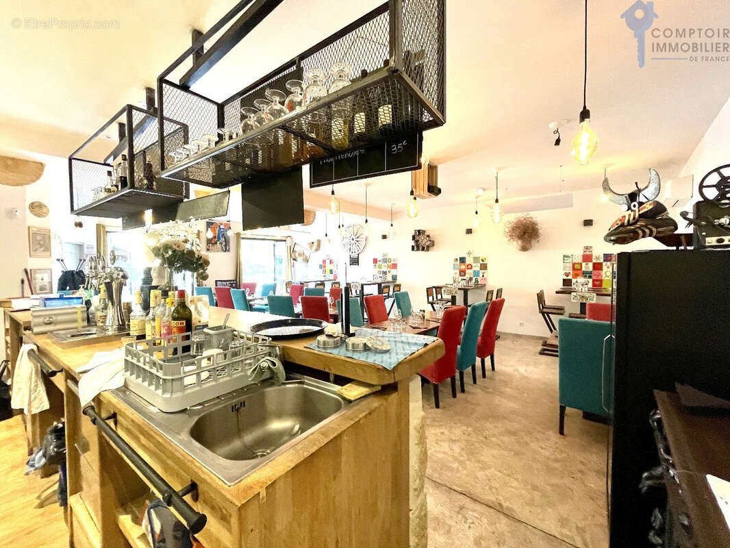 Commerce à AIGUES-VIVES