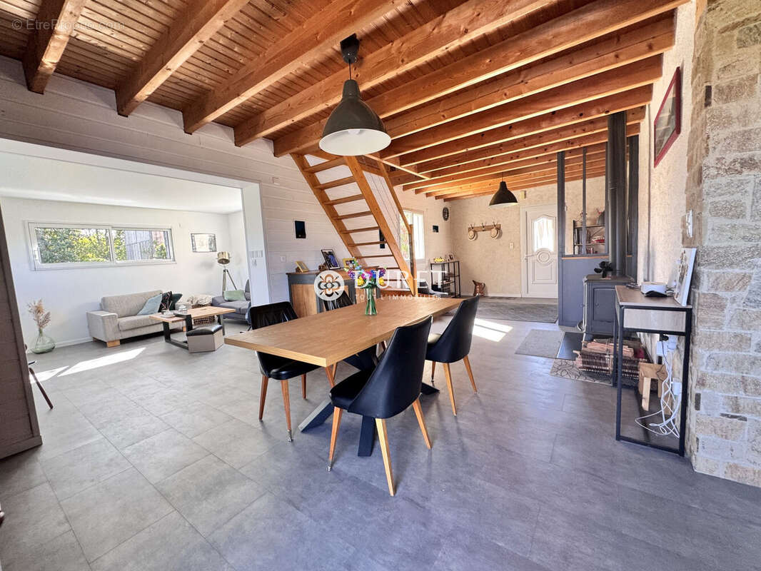 Maison à MONTAIGU