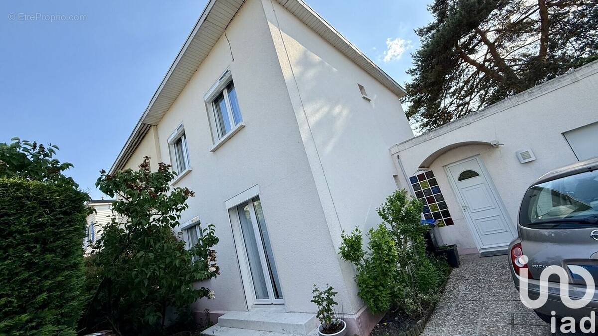 Photo 1 - Maison à LIVRY-GARGAN