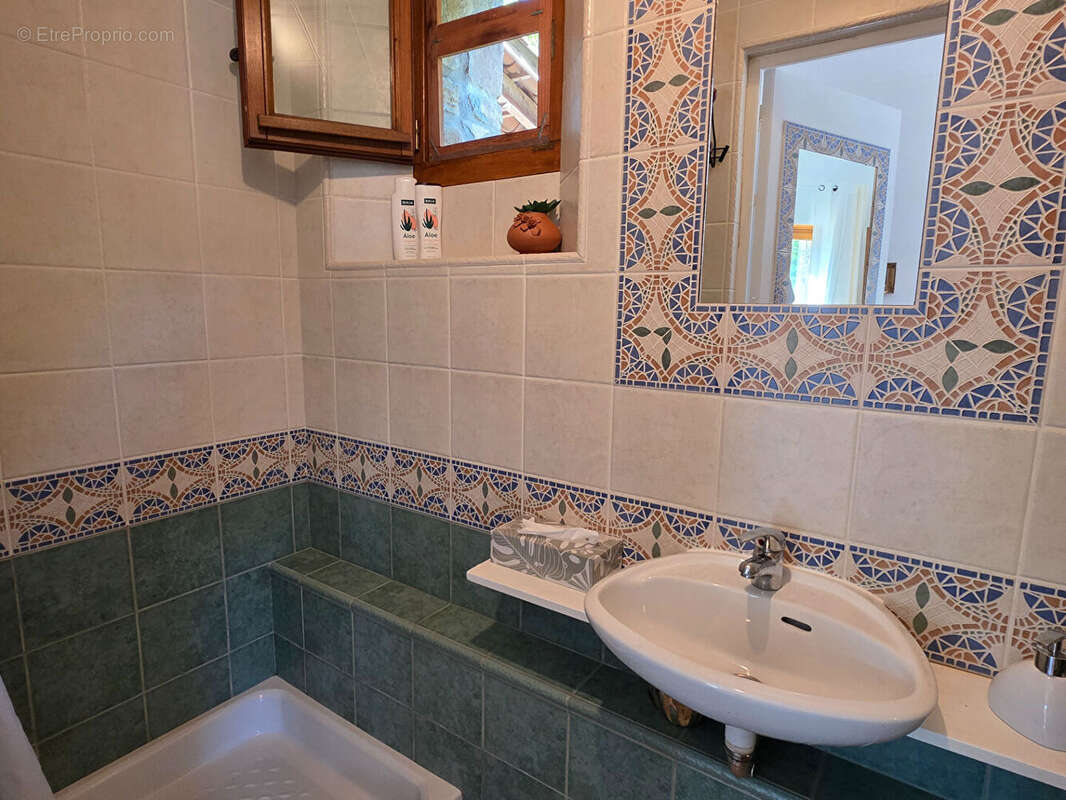 Maison en pierres sur terrain de 2250 m² - photo 12