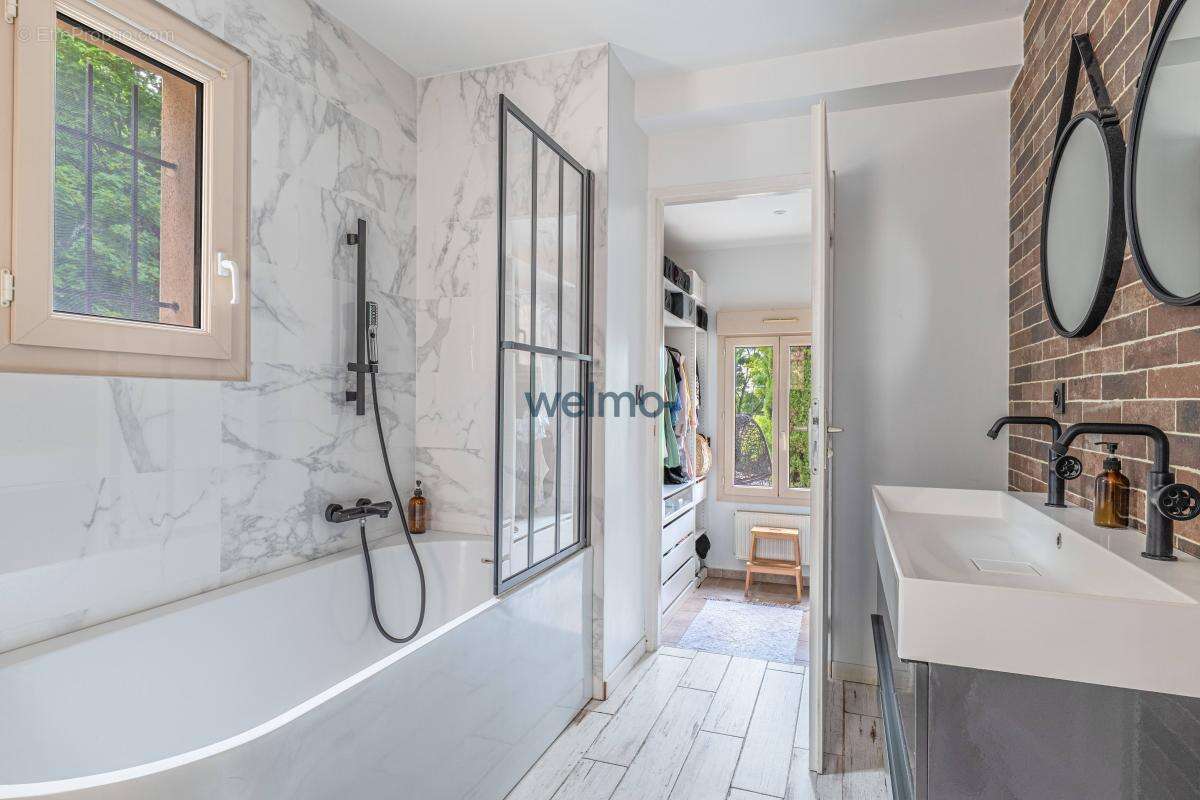 Maison à TASSIN-LA-DEMI-LUNE