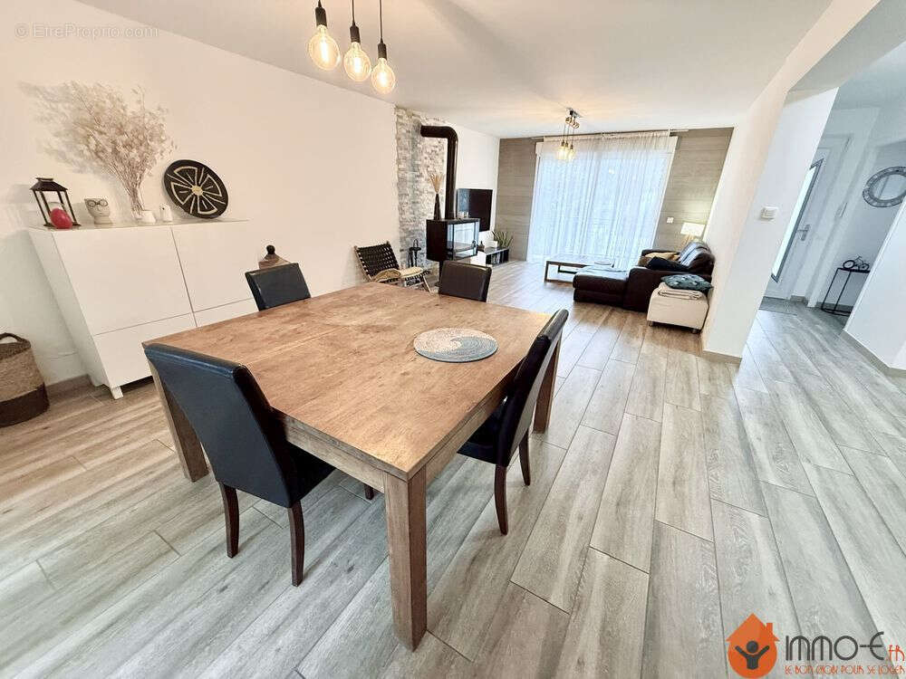 Maison à COUPVRAY