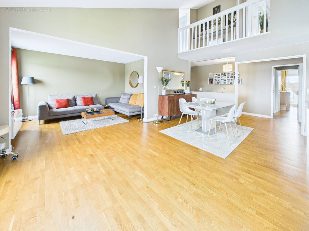 Appartement à COURCOURONNES