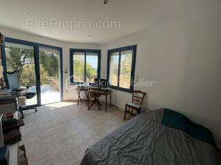 Vaste maison d'Architecte de plain-pied avec grenier aménageable sur 1521 m² de terrain - photo 7