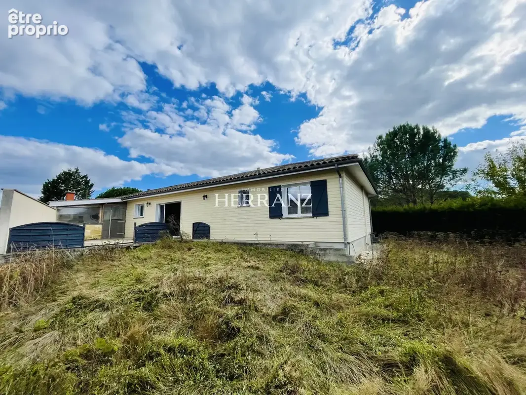 Maison familiale de plain-pied de 135 m2, 4 chambres, garage de 55 m2 et jardin de 2 000 m2 - photo 4