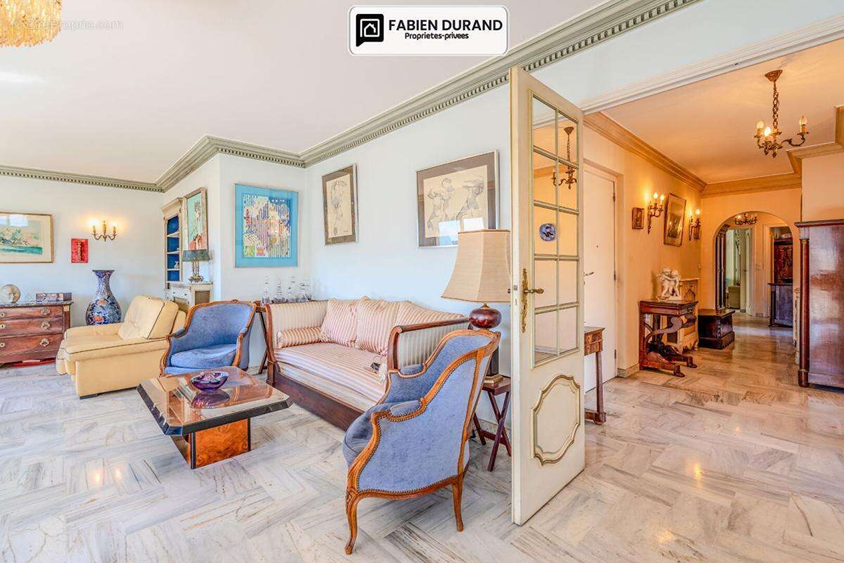 Superbe 4 pièces dernier étage vue panoramique sur tout Cannes avec garage - photo 17