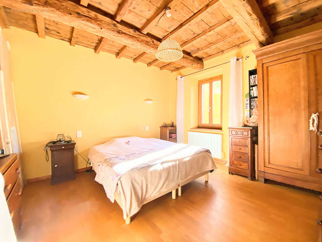 Maison à SAINT-LAURENT-DES-ARBRES