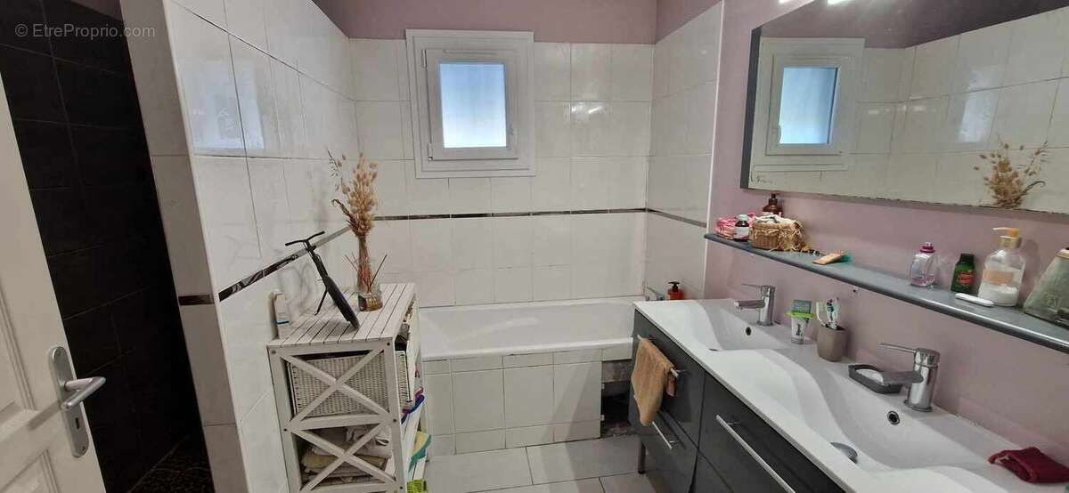 Maison à SAINT-CAPRAIS-DE-BORDEAUX