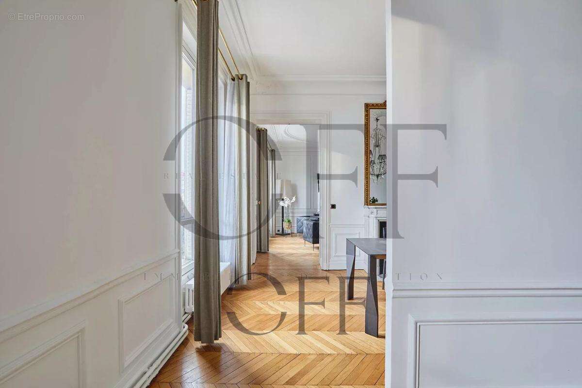 Appartement à PARIS-8E