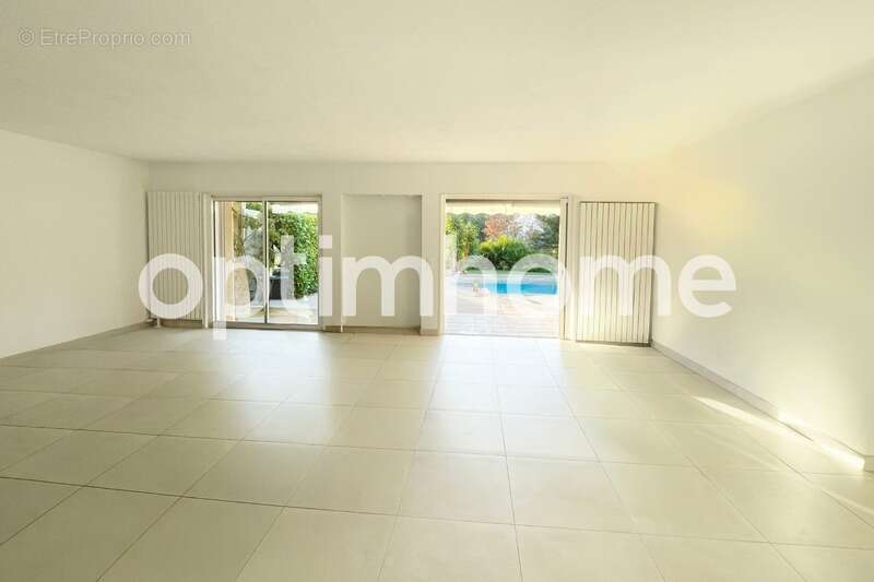 Maison à SAINT-LAURENT-DU-VAR