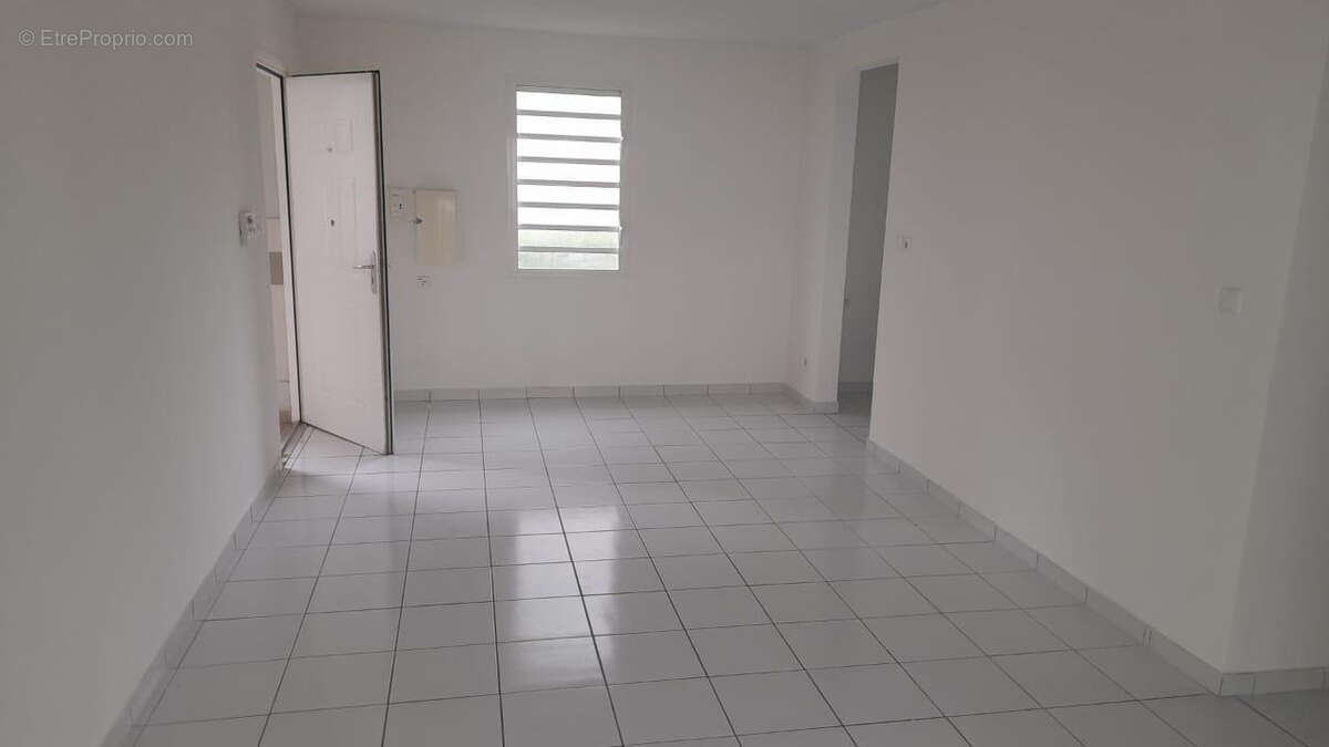 Appartement t4 Secteur Lamentin superficie 74 m2 - photo 2