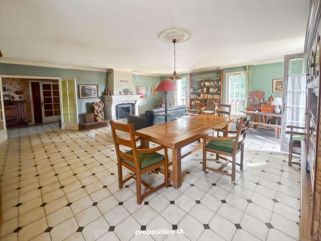  Maison familiale de 188 m² – De beaux volumes et un énorme potentiel ! - photo 10