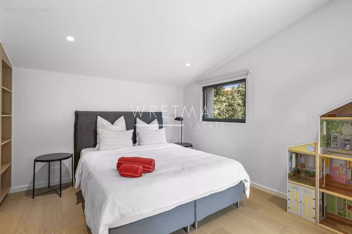 Maison à ROQUEFORT-LES-PINS