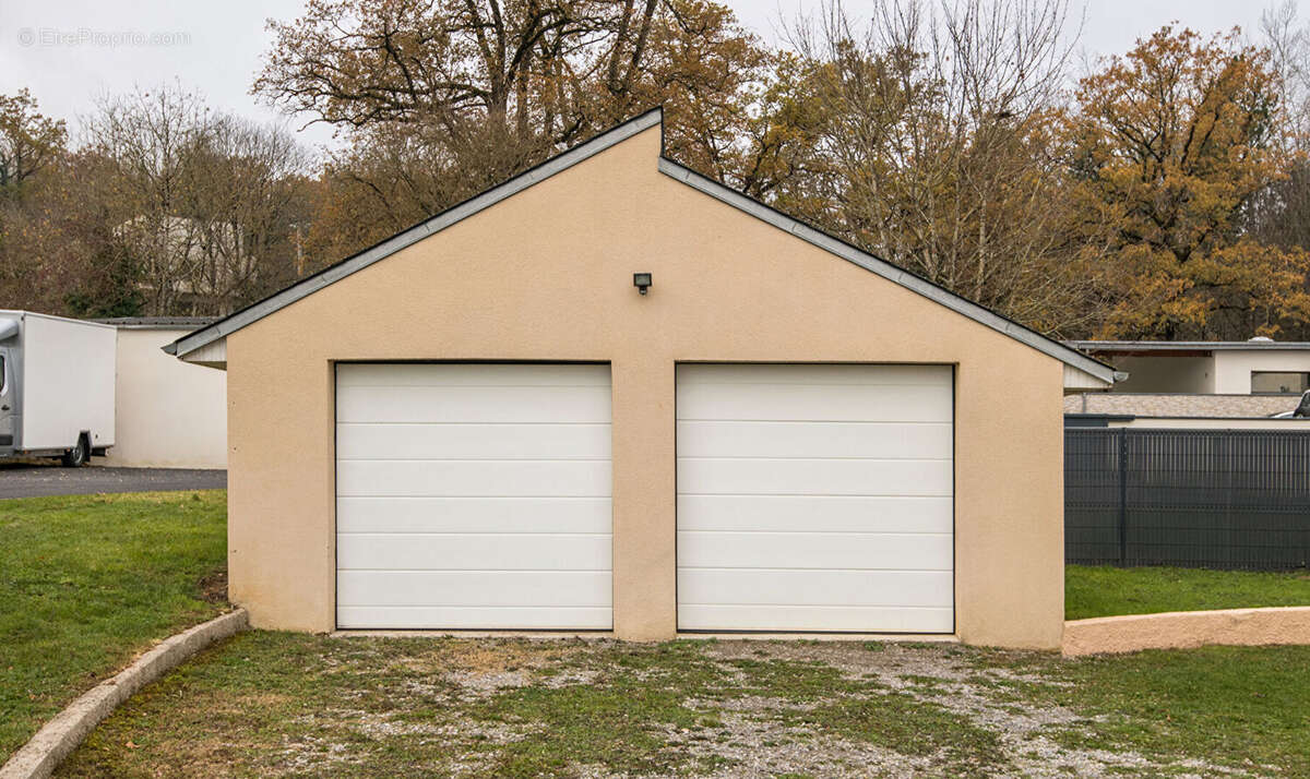 Maison à ONET-LE-CHATEAU