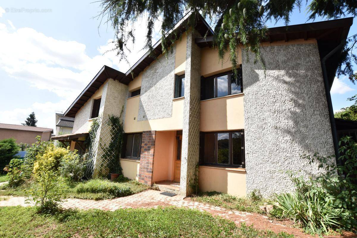 Maison 151 m² + terrain 574 m² – Gros potentiel – Idéal artisans / rénovation - photo 2