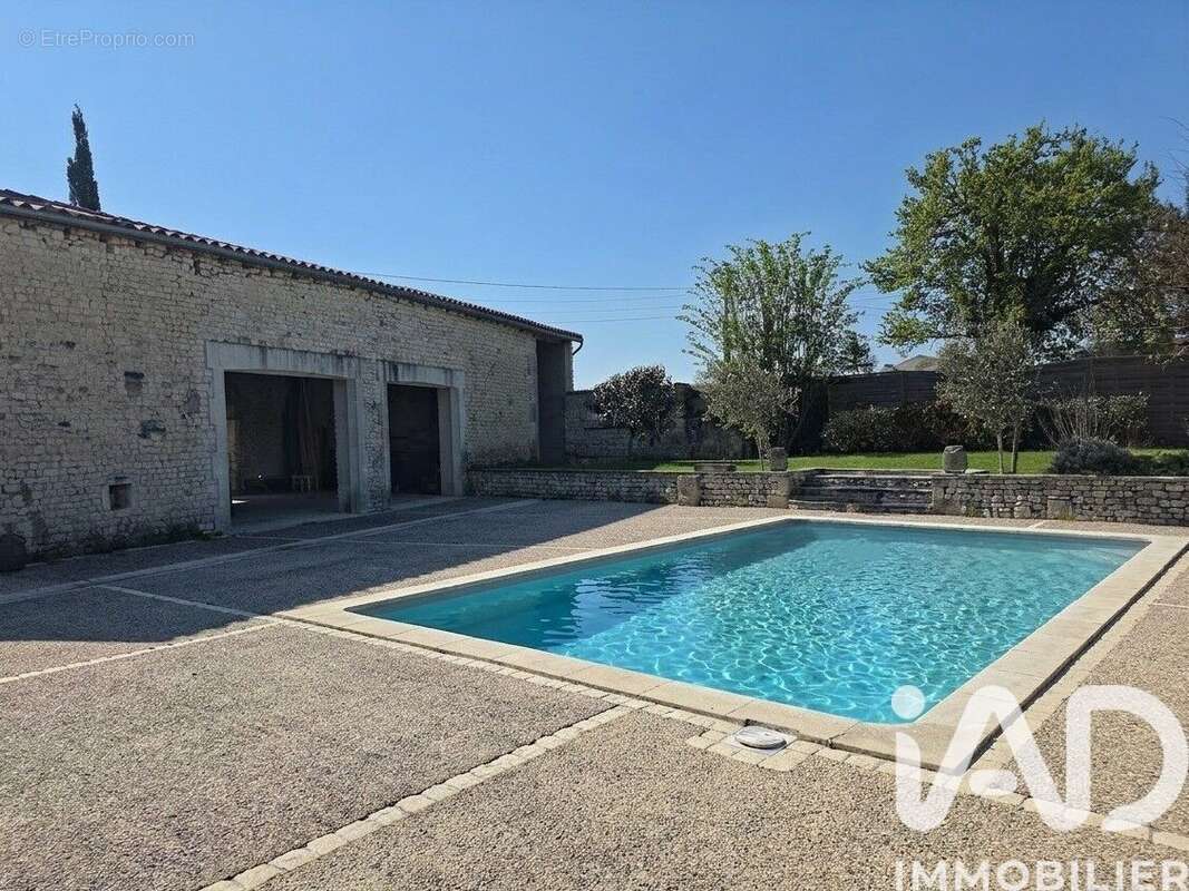 Maison 186 m² à Angeac-Champagne  - photo 5