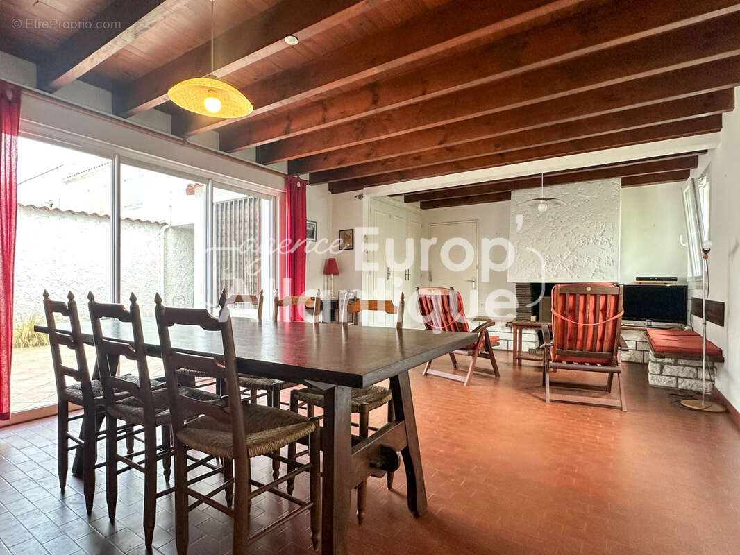 Maison à LES MATHES