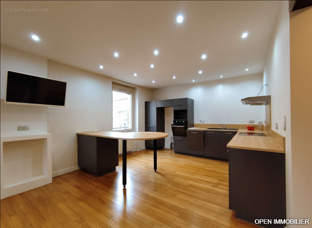 Maison 176 m² à Saint-Laurent-Sur-Gorre  - photo 7