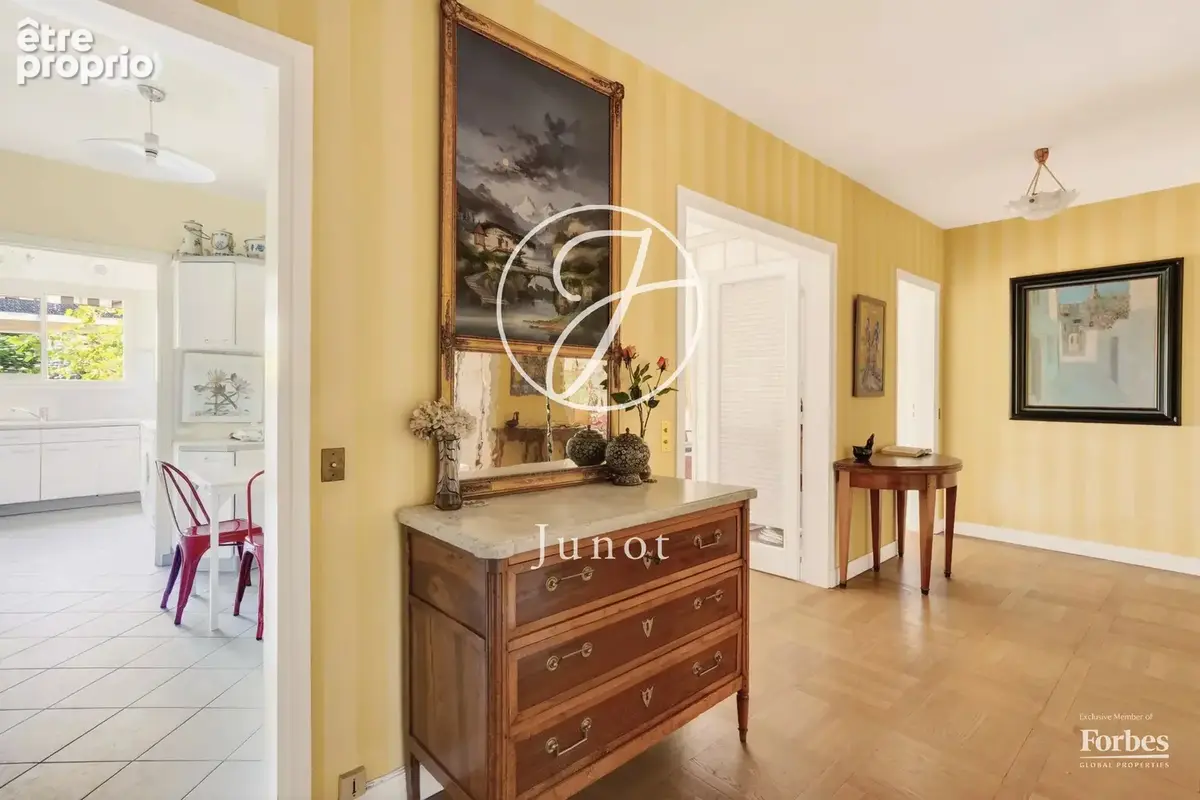 Ville-d'Avray - CENTRE - Appartement de 95,15 m² avec balcon - photo 12