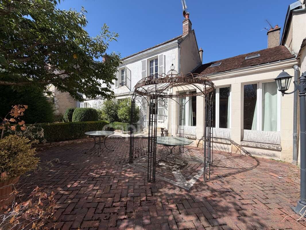 Maison à vendre 7 pièces AUXERRE (89)   Propriété de caractère de 165 m2   4 chambres   Garage   Caves    Terrain - photo 19