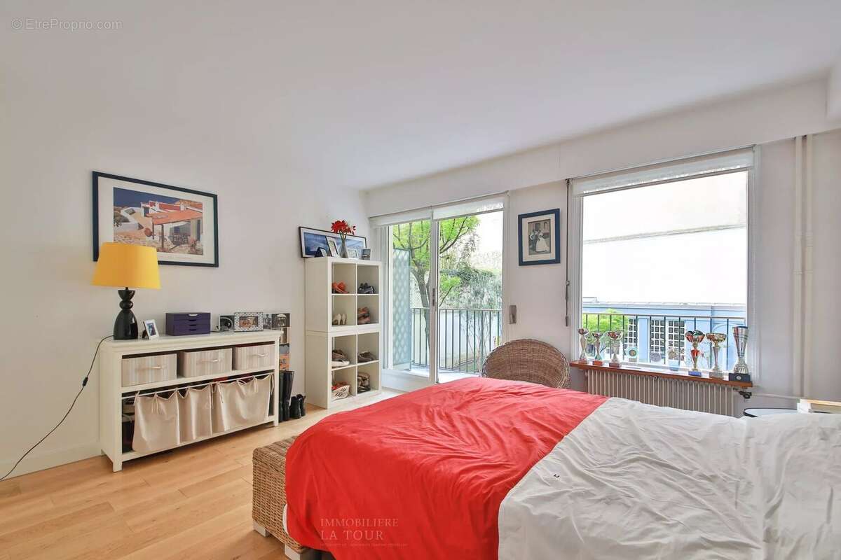 Appartement à PARIS-16E