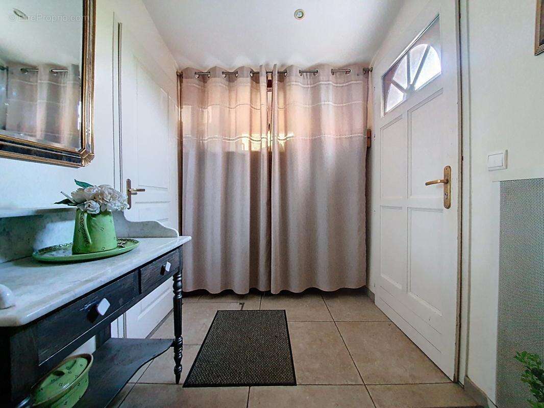 Maison à SAINT-PIERRE-DE-CHANDIEU