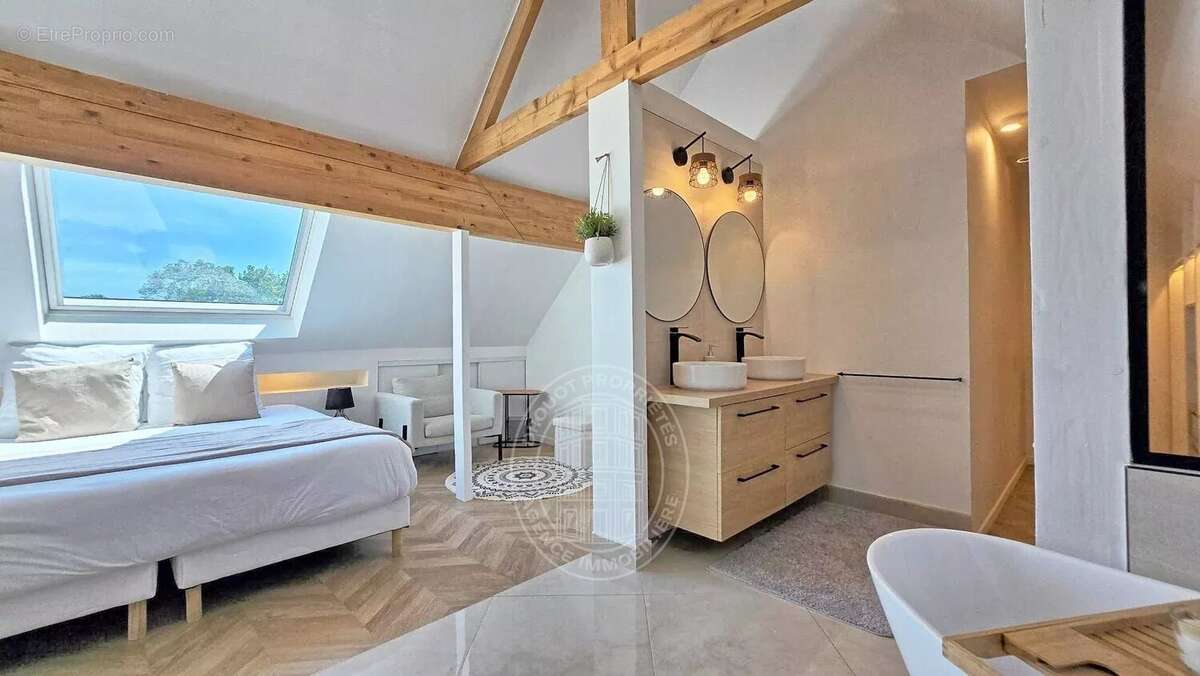 Proche Senlis - Dans village de qualité au calme absolu - Maison tout confort avec cave à vins enterrée. - photo 8