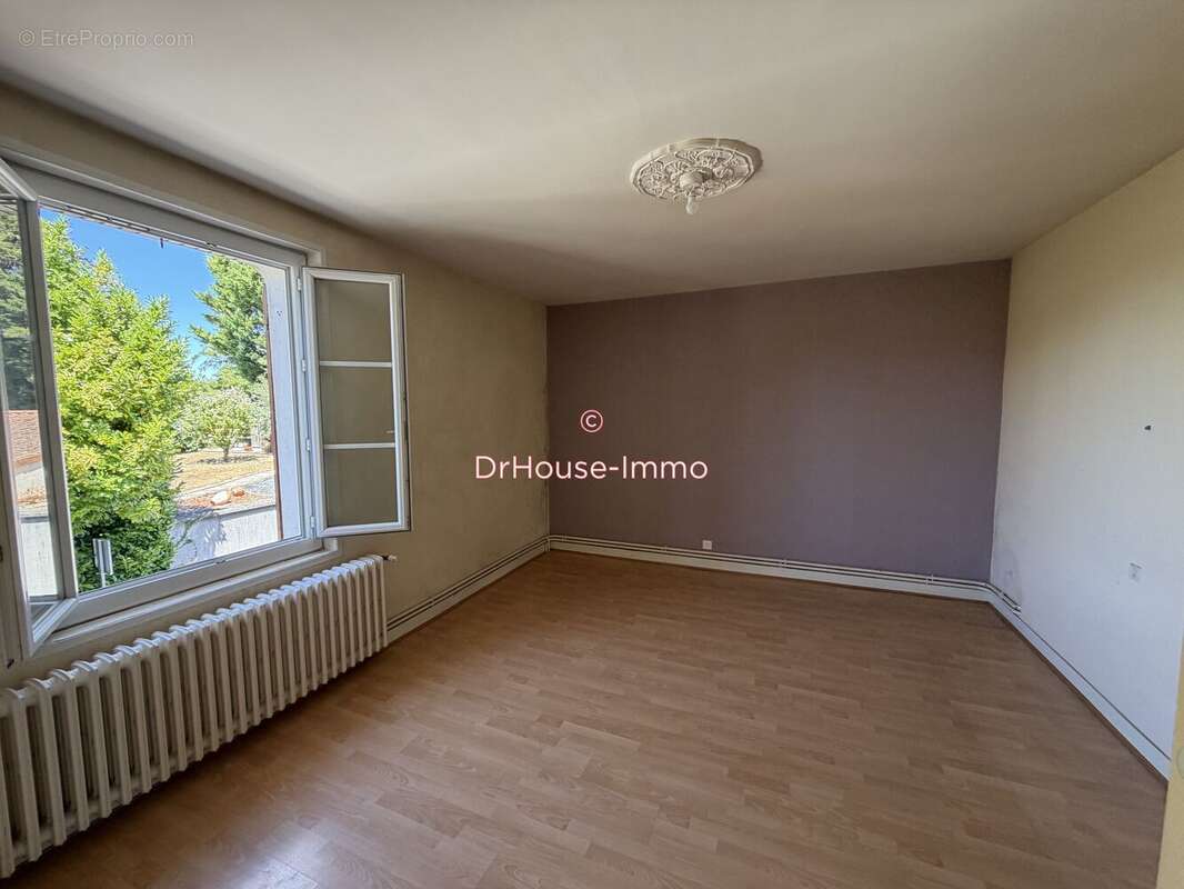 Maison 110 m² à Loudun  - photo 7