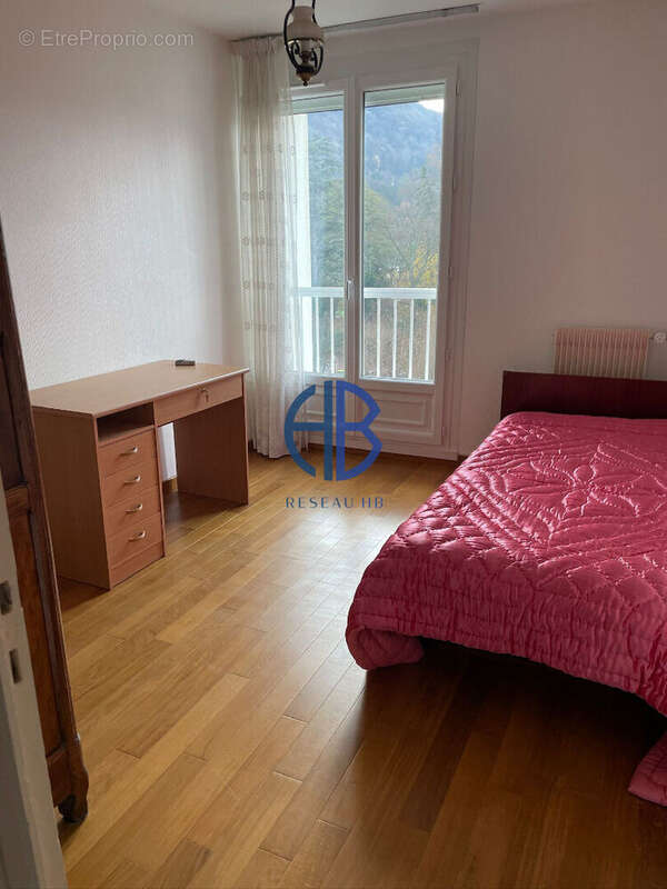 Appartement à SAINT-MARTIN-D'HERES