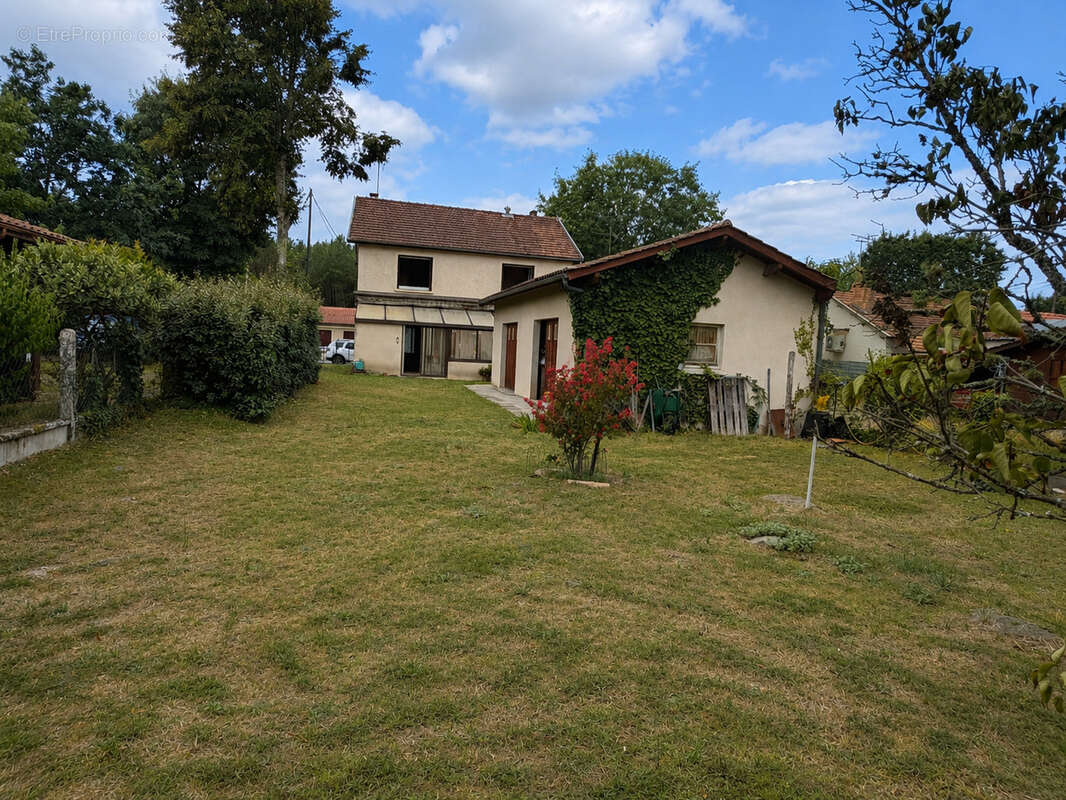 Maison familiale de 145 m2   4 chambres, véranda et double garage, proche de toutes les commodité - photo 13