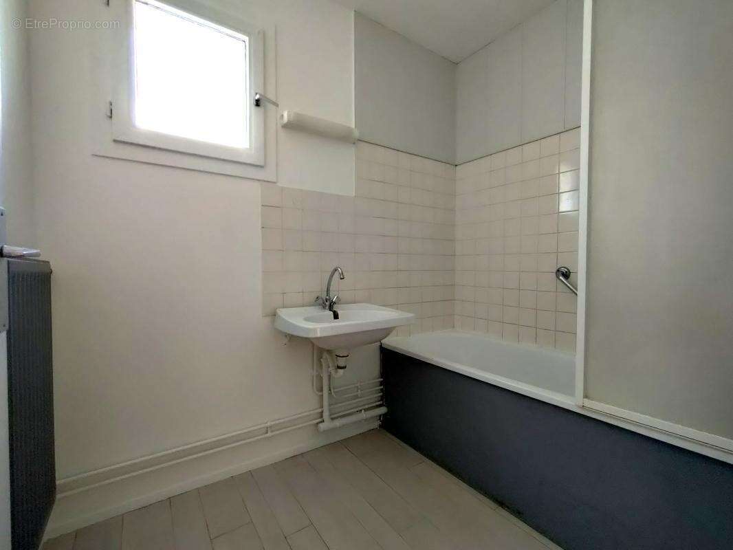 Appartement à BORNEL