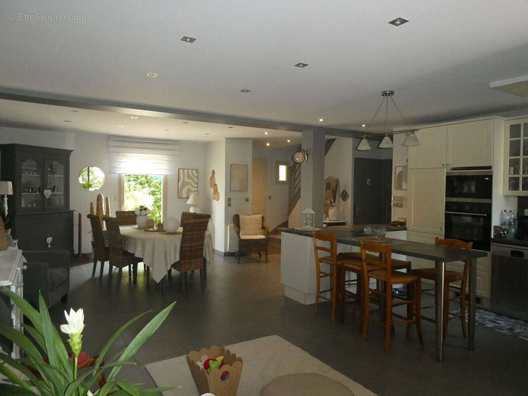 Maison Pont L Eveque, 145 m², 4 ch dt 1 en rdc, 2 SDD, ravissant jardin 434 m² - photo 2