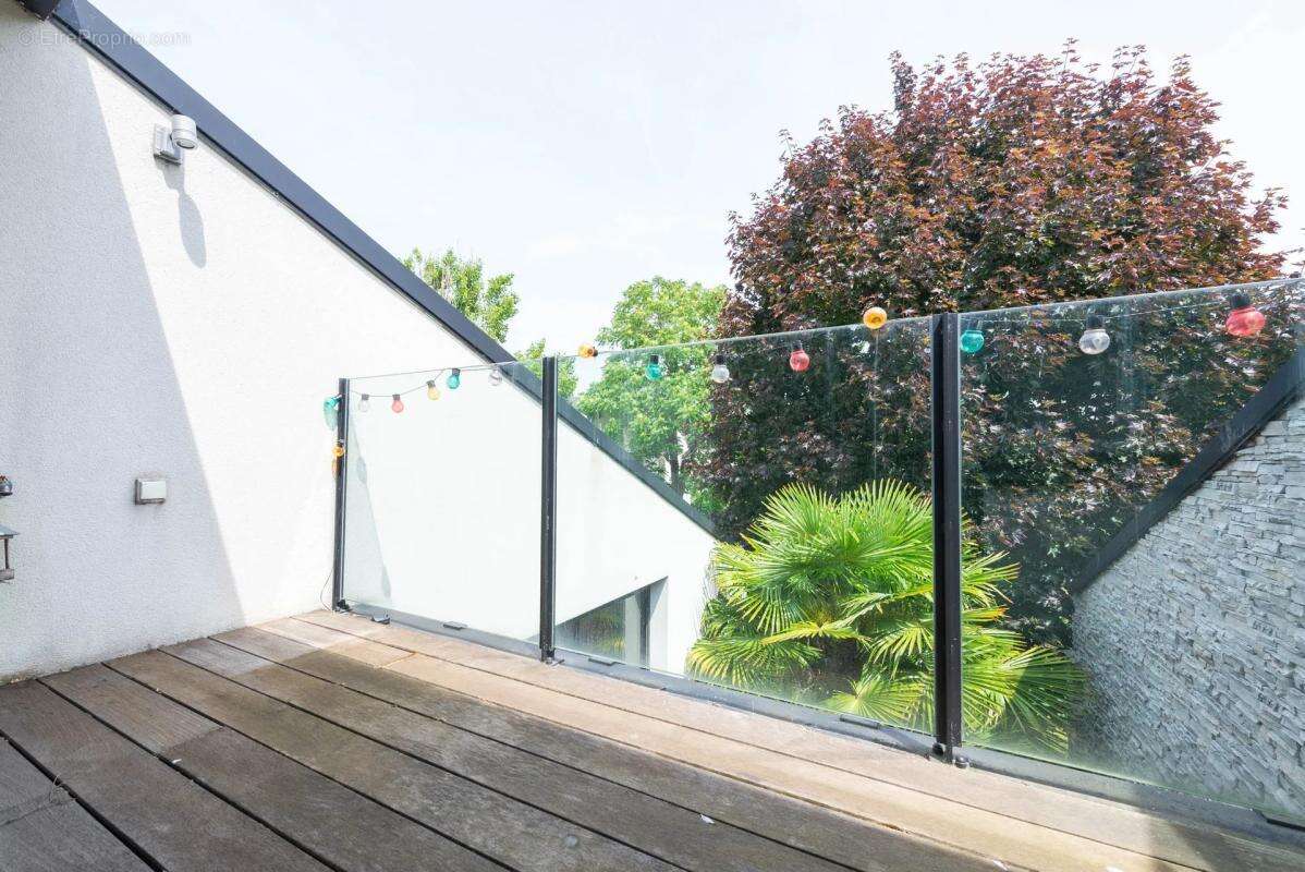 Maison à LA GARENNE-COLOMBES