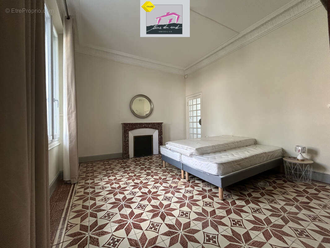 Maison bourgeoise au cœur d'un magnifique terrain avec piscine. - photo 9
