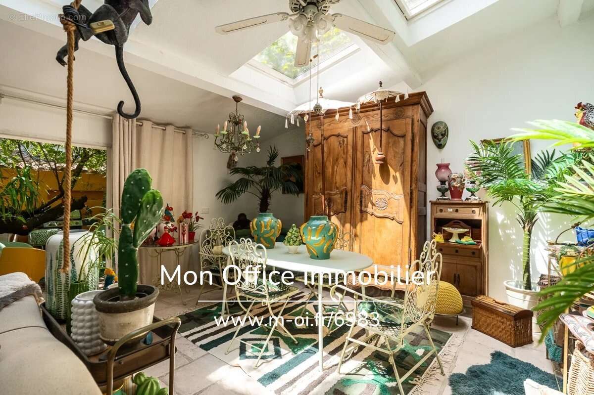 Référence : 6983-PEL - Authentique maison bourgeoise à réinventer en plein cœur de ville sud Lubéron - photo 4