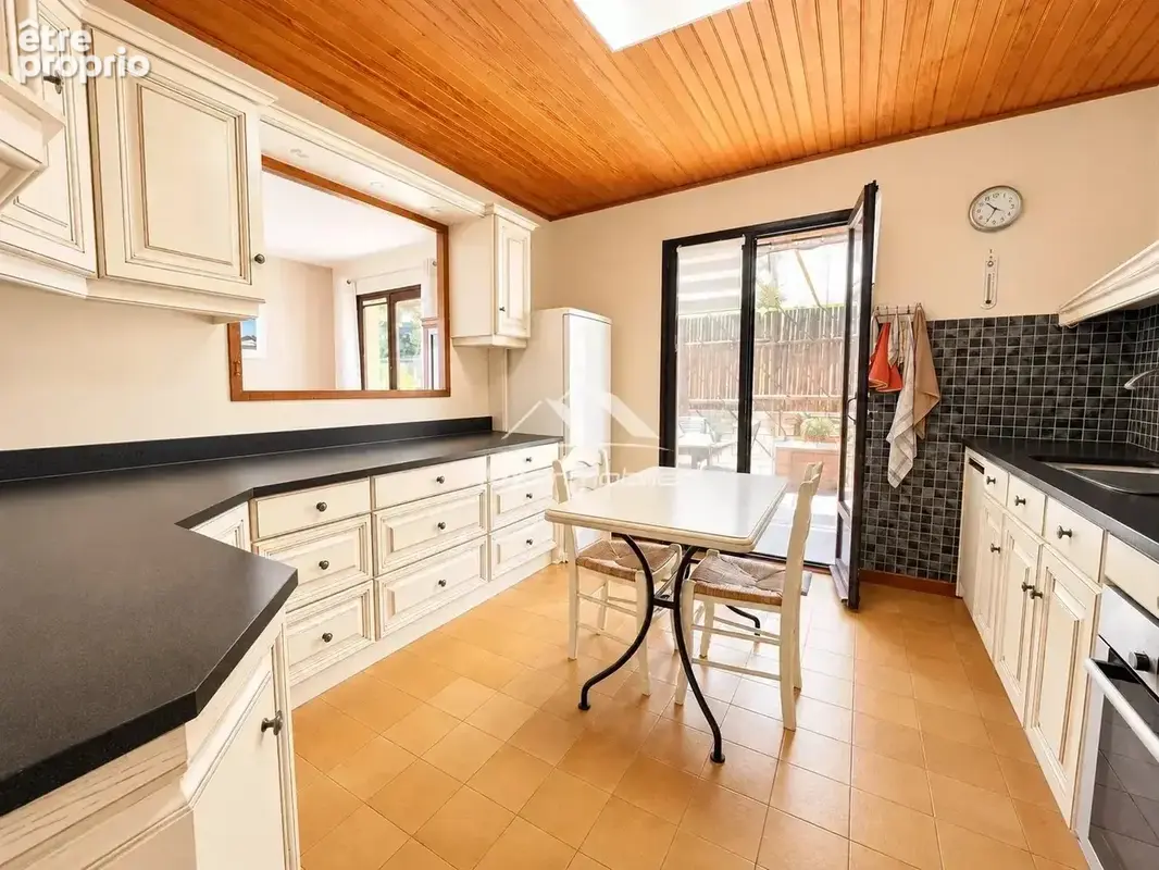 Maison de plain-pied - 3 chambres,  avec piscine, au calme à 5 minutes des commodités - photo 3