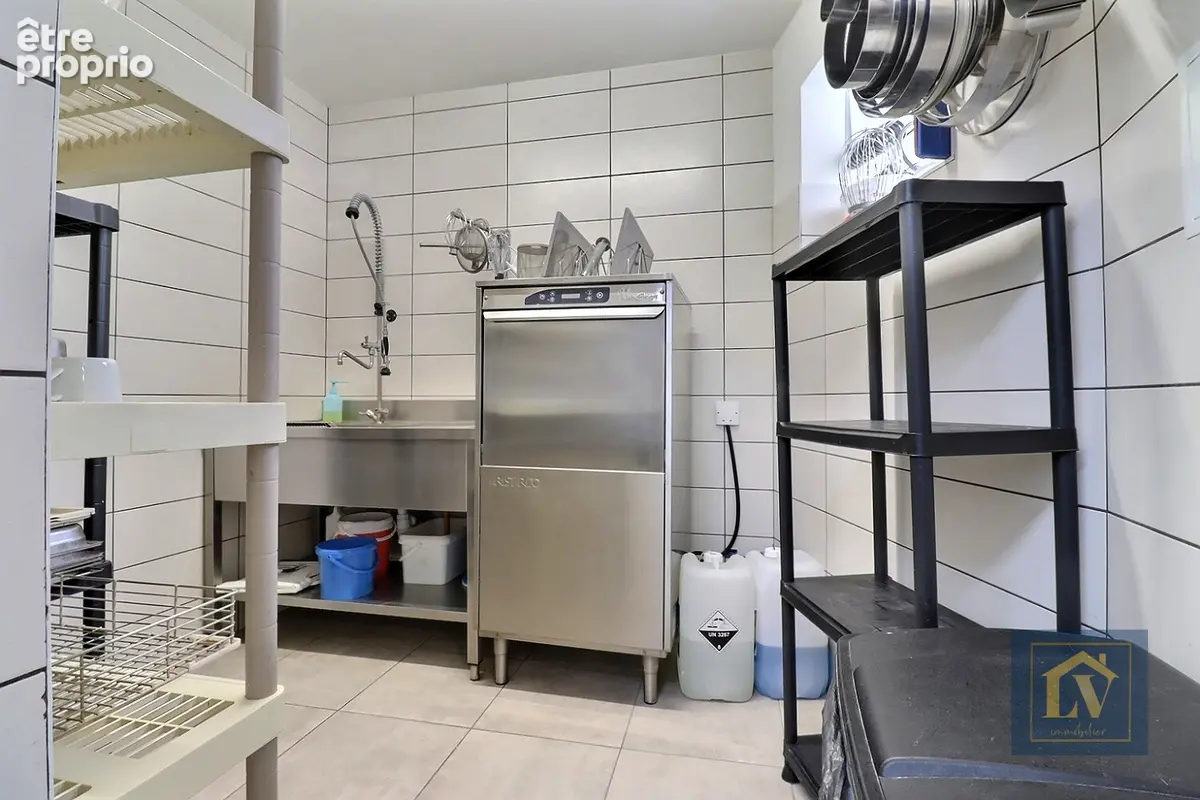 A vendre immeuble à usage mixte de 200 m² - photo 9