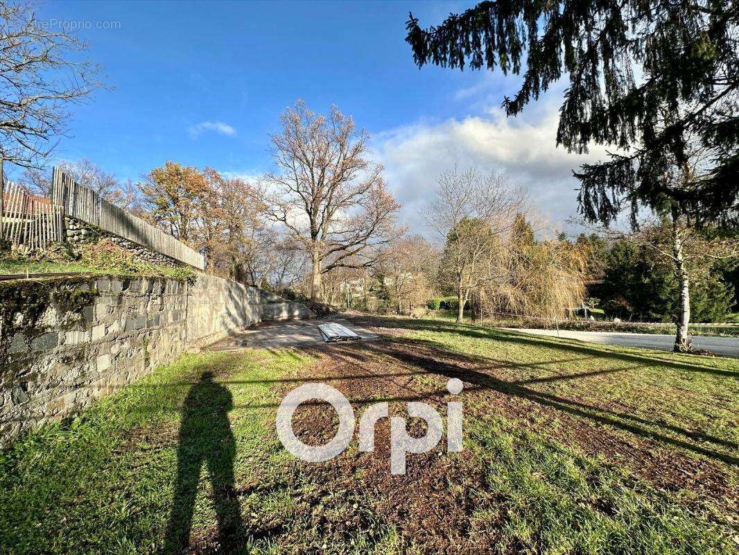 Terrain à BRIE-ET-ANGONNES