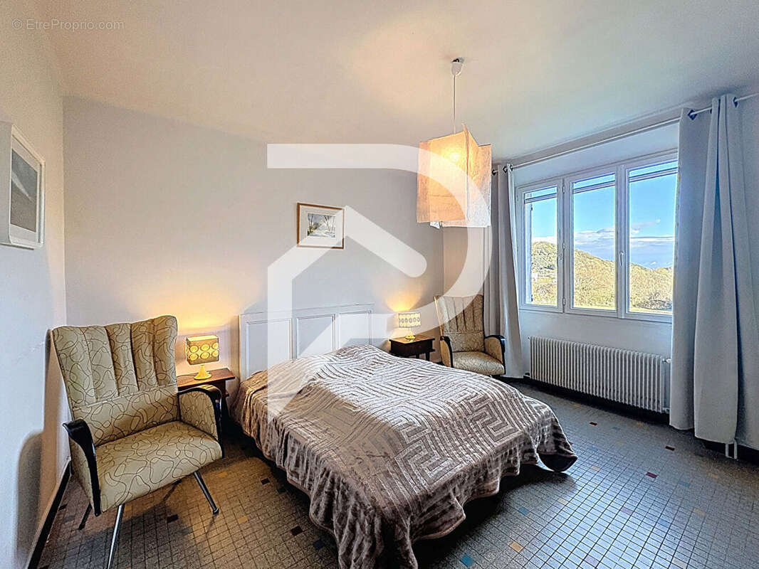 Maison à ALBA-LA-ROMAINE