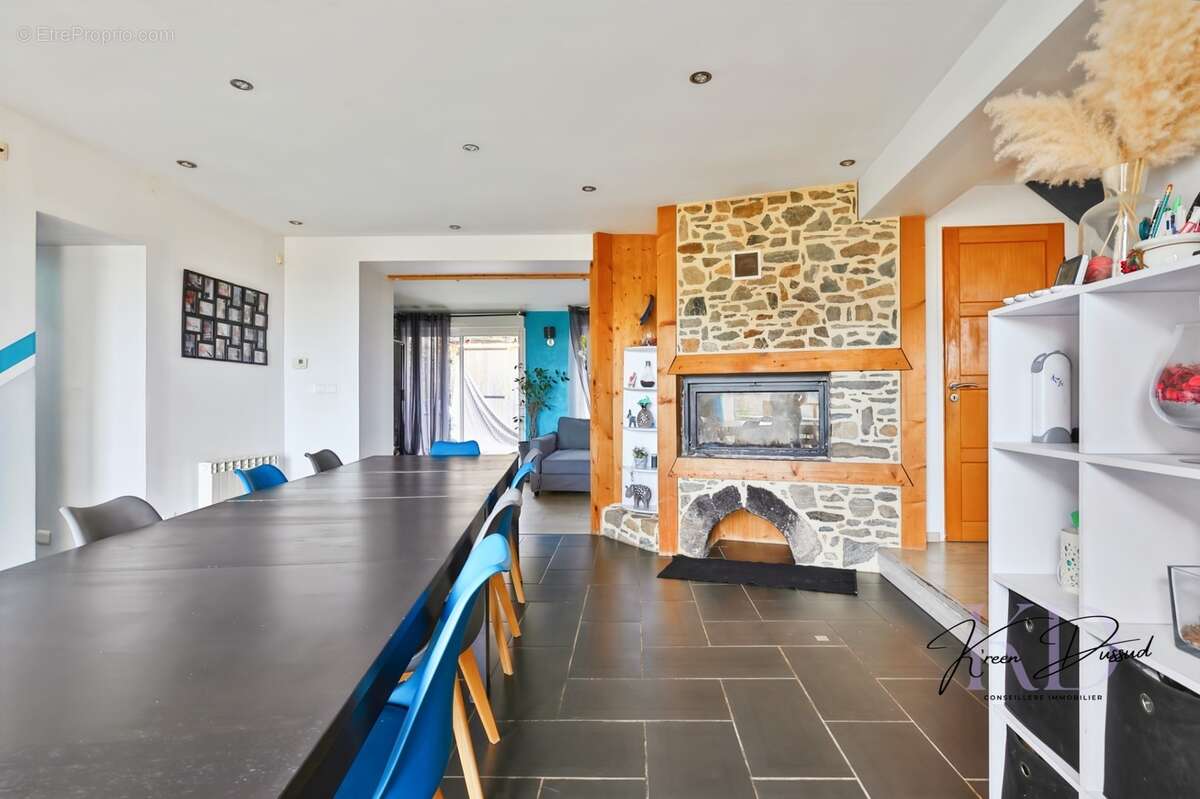  Maison en pierre de 150 m2 entièrement rénovée - Vue exceptionnelle - Suite parentale - Dépendances - Aucun vis-à-vis - photo 7