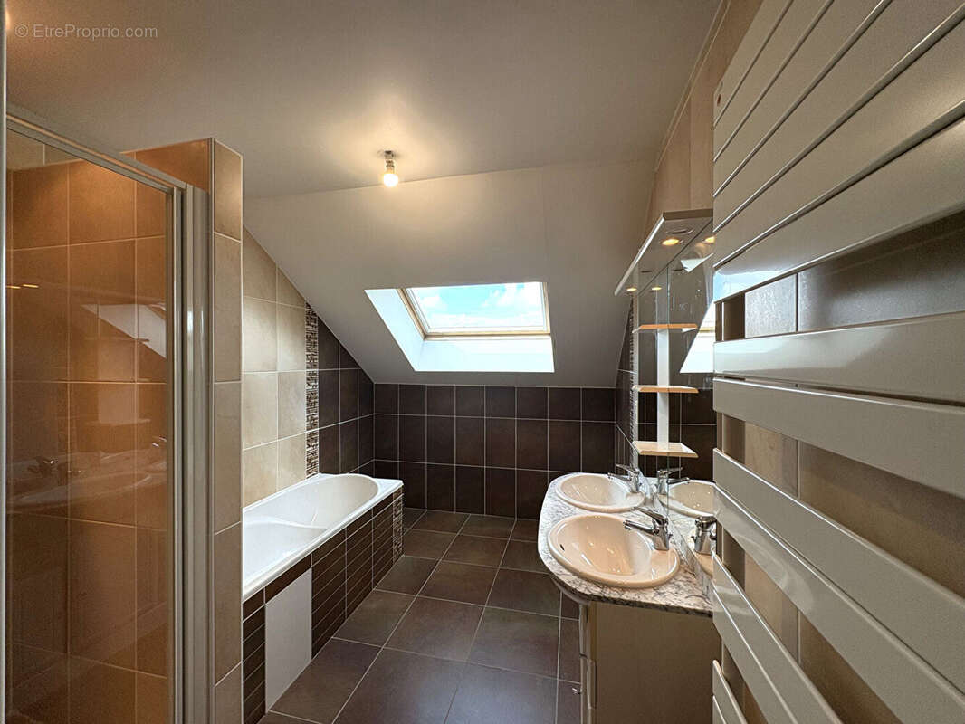 Maison 7 pièce(s) 176 m² - saint-laurent - photo 11