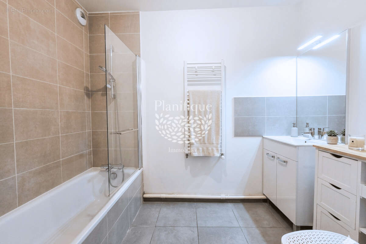Appartement à BRISON-SAINT-INNOCENT