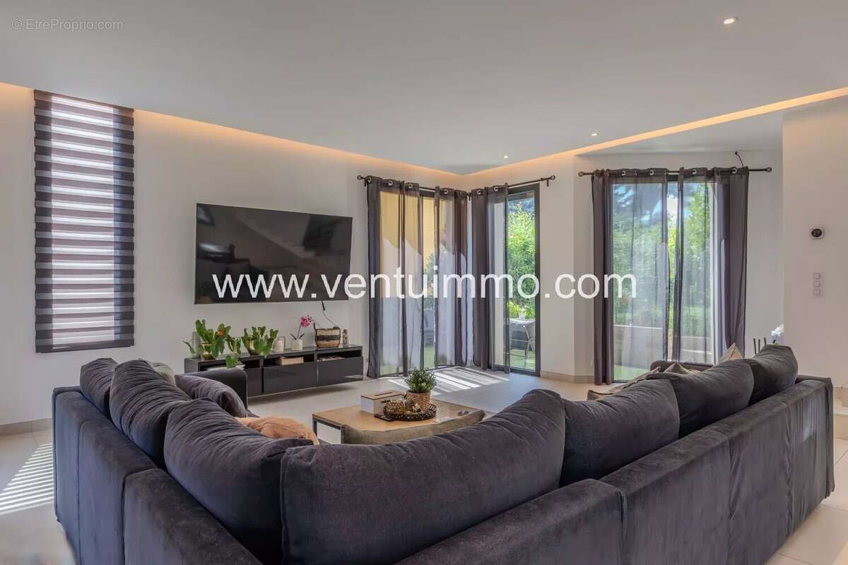 Cannes la bocca villa neuve avec jardin fleuri - photo 4