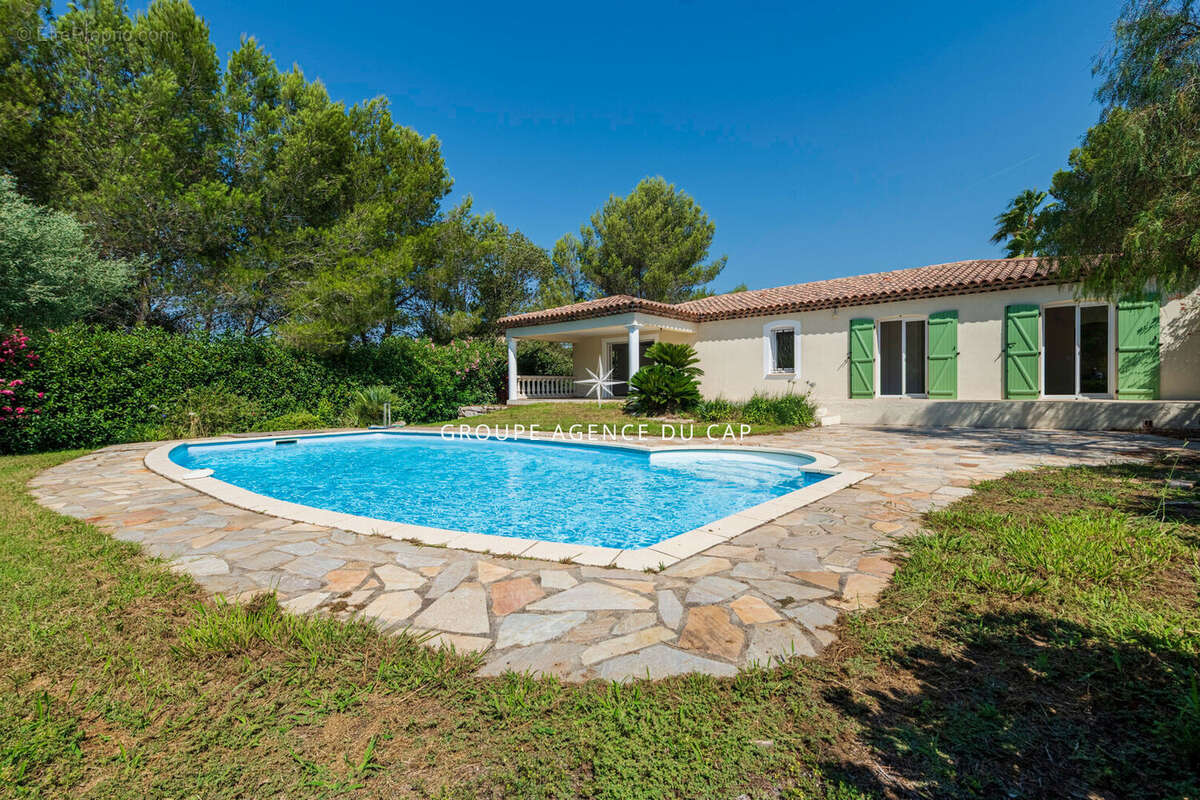 Villa de plain pied de type 6 pièces avec garage et piscine. - photo 18